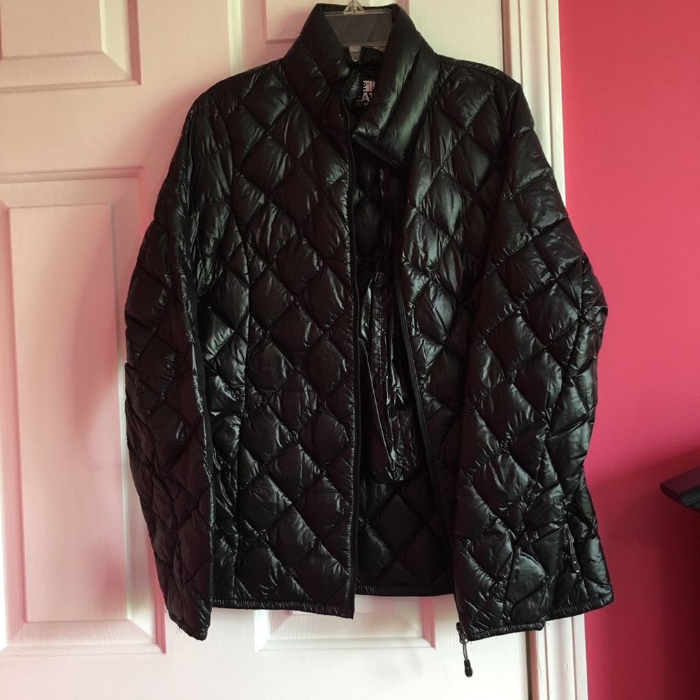 Black lightweight puffed jacket